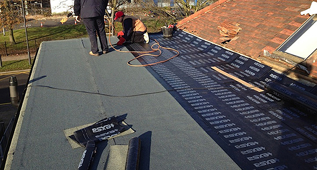 Felt roof to roof tile edge.